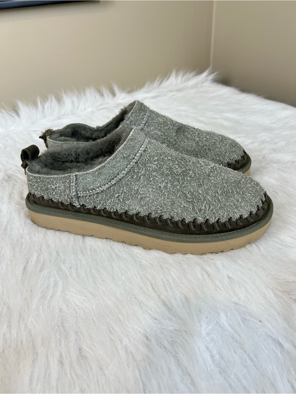 Ugg Micro Biarritz  Cozy sided Slip-On Shoes in Light Gray 11 - Picture 2 of 11